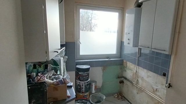 Cuisine avant travaux, en cours de dépose